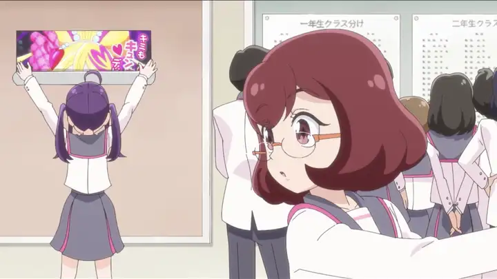 キュアアイドル研究会のポスターを貼るこころ