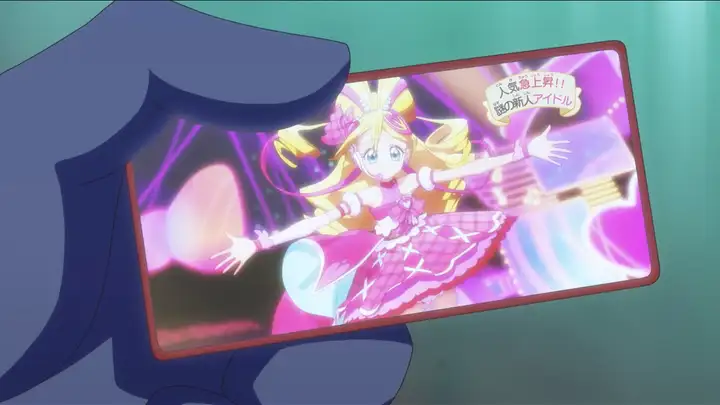 キュアアイドルの動画を繰り返し見るカッティ